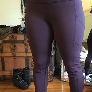Size 8 lulu lemon tight fit side & back pockets